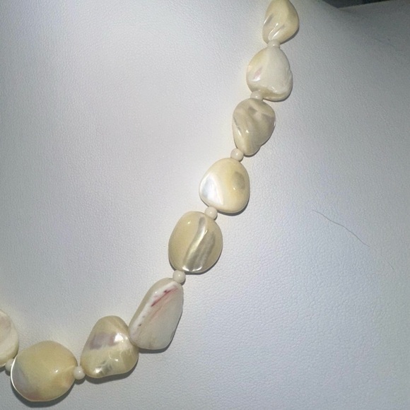 Mother of Pearl Balamuti Style Vintage Necklace with nugget shaped shell beads - Picture 5 of 10